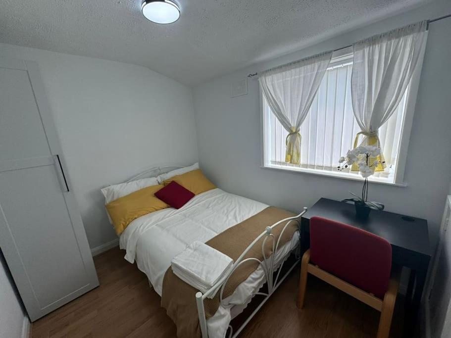 Charming 3-Bedroom Retreat With Modern Comforts South Ockendon Exteriér fotografie