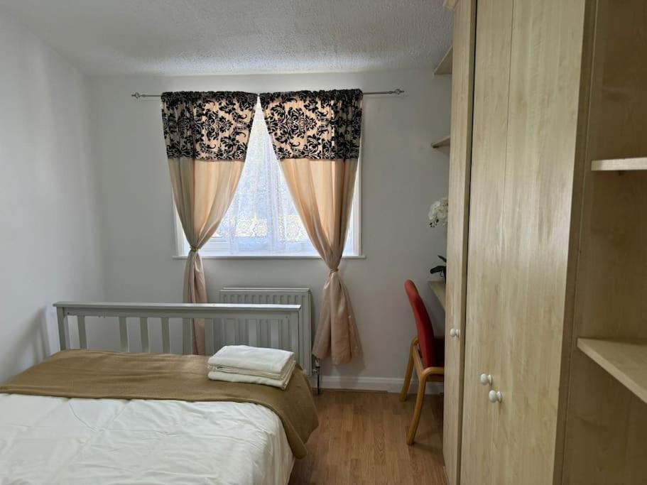 Charming 3-Bedroom Retreat With Modern Comforts South Ockendon Exteriér fotografie
