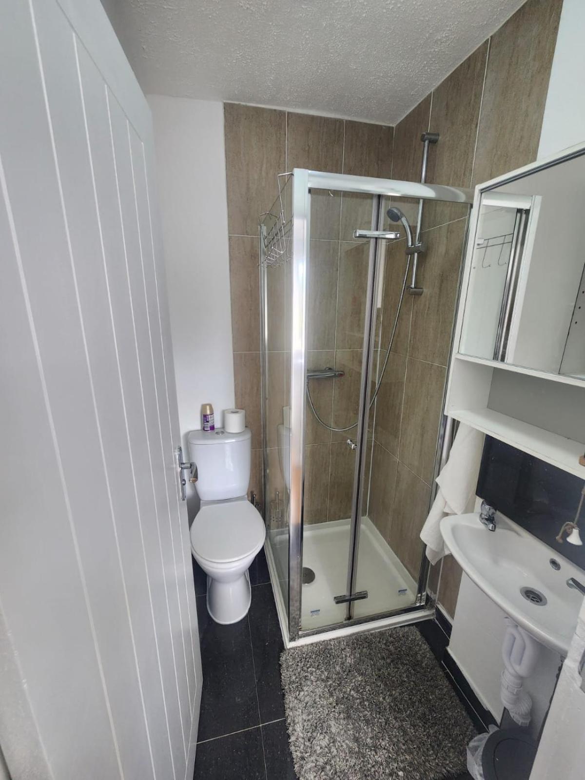 Charming 3-Bedroom Retreat With Modern Comforts South Ockendon Exteriér fotografie