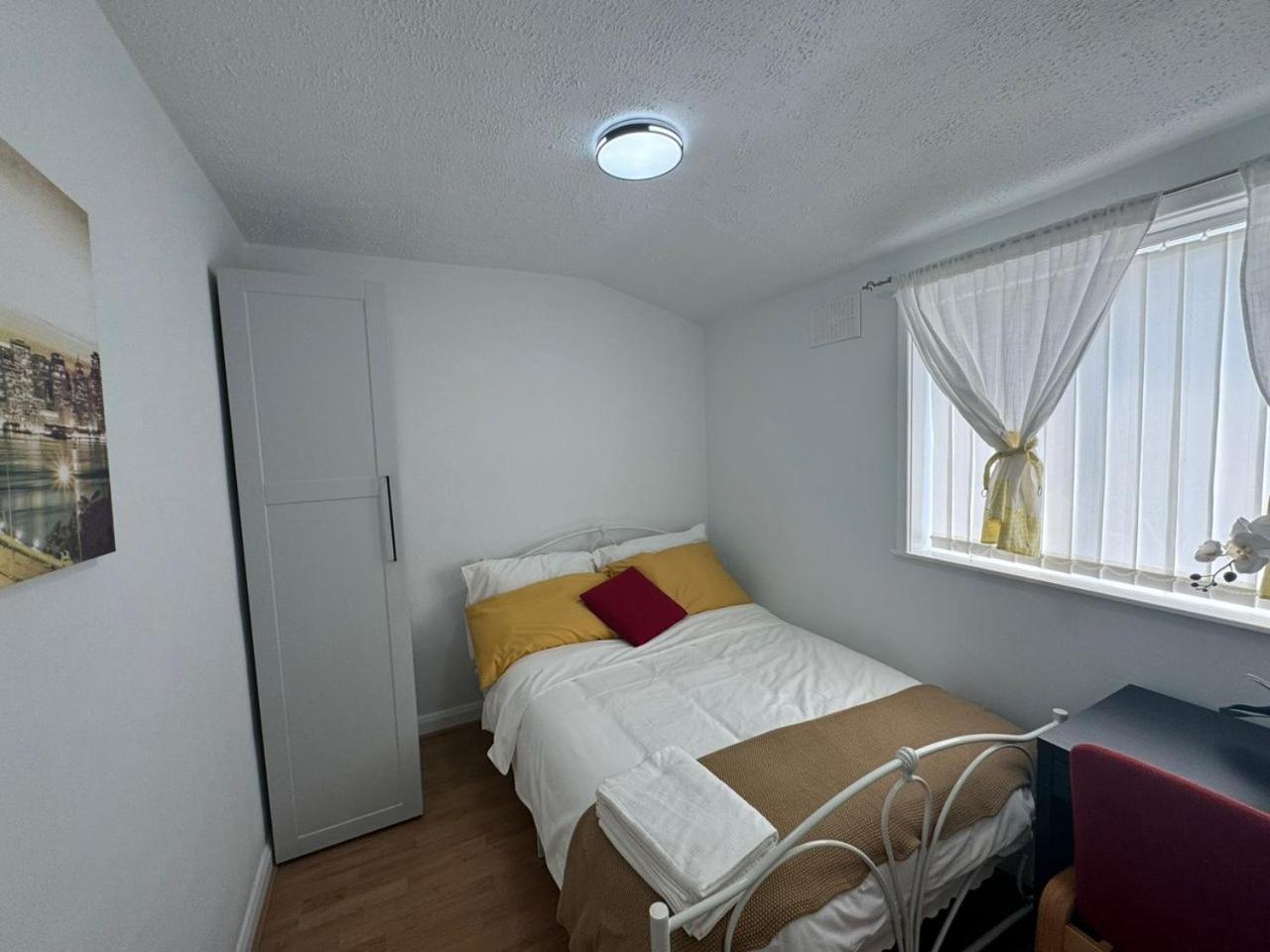 Charming 3-Bedroom Retreat With Modern Comforts South Ockendon Exteriér fotografie